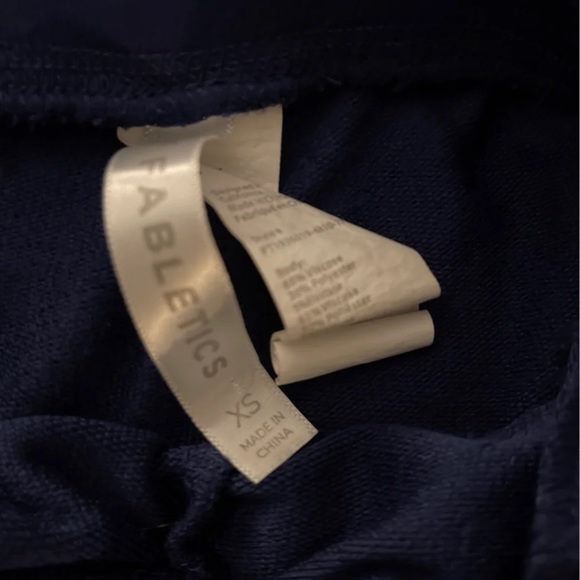 Fabletics Roam Set - Picture 6 of 7